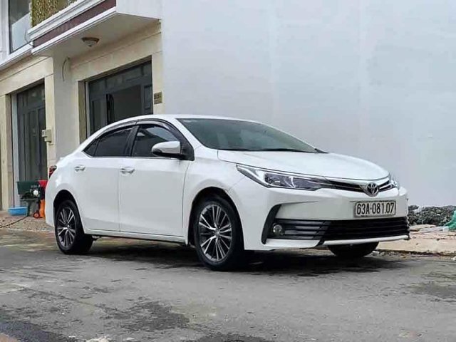 Bán Toyota Corolla Altis sản xuất 2018, màu trắng, số tự động 