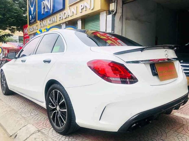 Cần bán lại xe Mercedes C200 năm 2019, màu trắng0