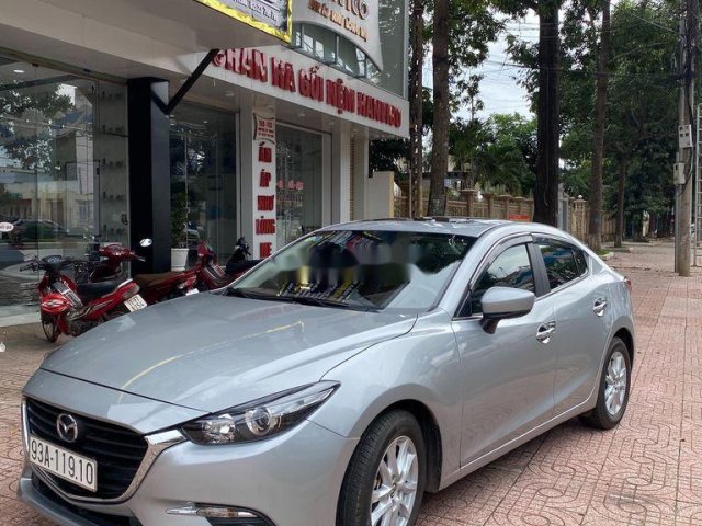 Bán xe Mazda 3 đời 2018, màu bạc còn mới0