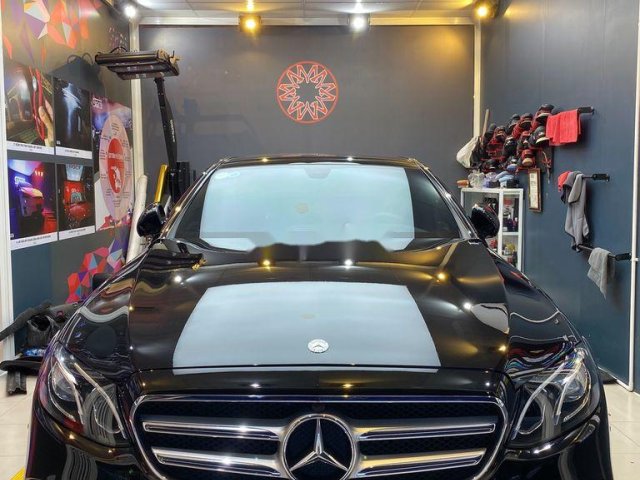 Cần bán Mercedes E 300 2016, màu đen