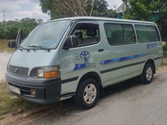 Bán ô tô Toyota Hiace sản xuất năm 2002, xe nhập, còn mới, giá thấp