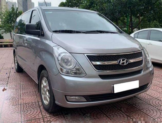 Bán Hyundai Grand Starex đời 2016, màu bạc số sàn