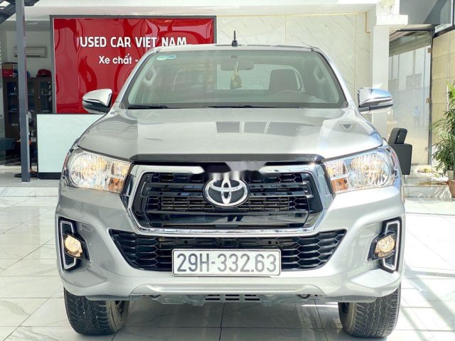 Bán ô tô Toyota Hilux sản xuất năm 2019, màu bạc, xe nhập 