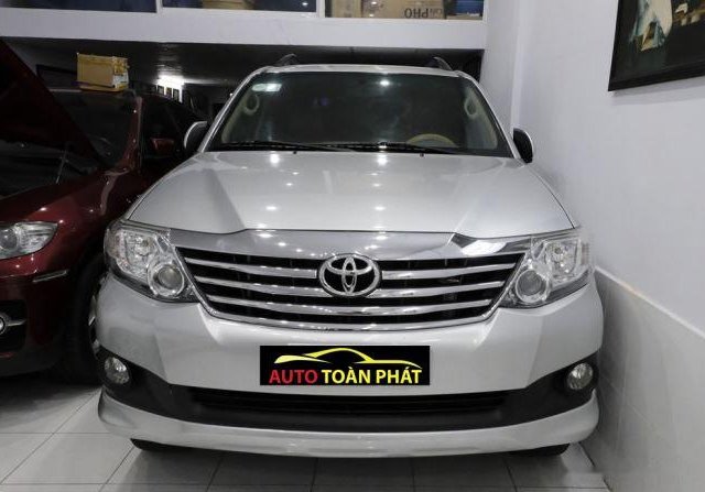 Bán Toyota Fortuner sản xuất 2013, màu bạc, số tự động