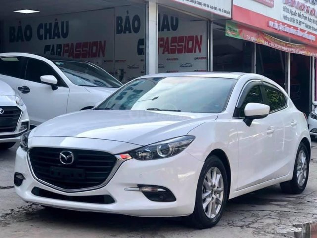 Cần bán xe Mazda 3 năm 2017, màu trắng0