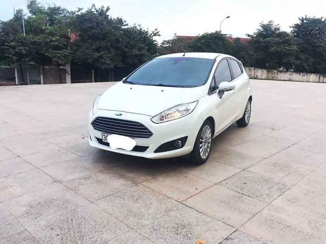 Bán xe Ford Fiesta đời 2016, màu trắng, giá 385tr