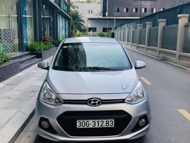 Bán gấp Hyundai Grand i10 năm 2015, màu bạc, giá 320tr