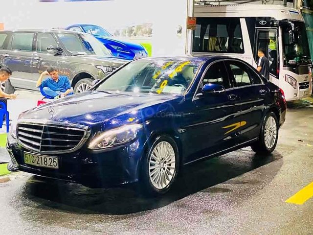 Cần bán Mercedes C250 đời 2016, màu xanh lam