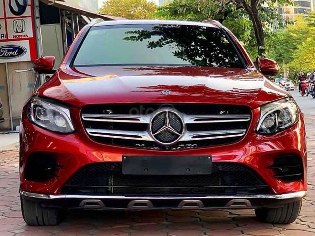 Bán ô tô Mercedes GLC300 4Matic đời 2018, màu đỏ