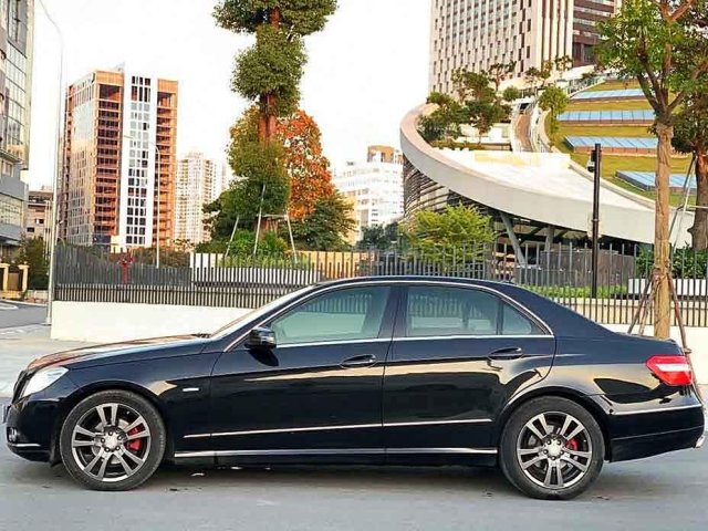 Bán xe Mercedes E200 đời 2011, màu đen, xe nhập chính chủ