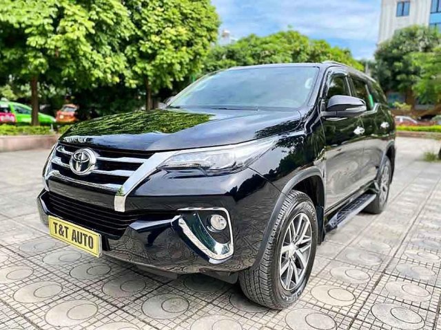 Cần bán gấp Toyota Fortuner 2.8V 4x4 AT đời 2019, màu đen, xe nhập