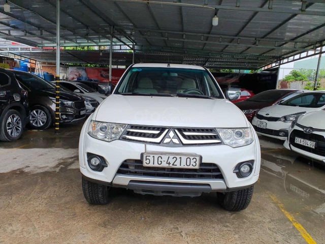 Bán Mitsubishi Pajero Sport số sàn 1 cầu, màu trắng