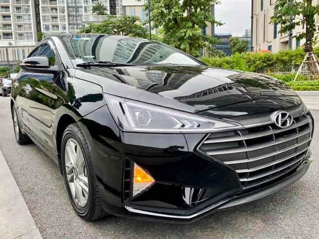 Cần bán Hyundai Elantra 1.6 AT sản xuất năm 2019, màu đen, giá 605tr