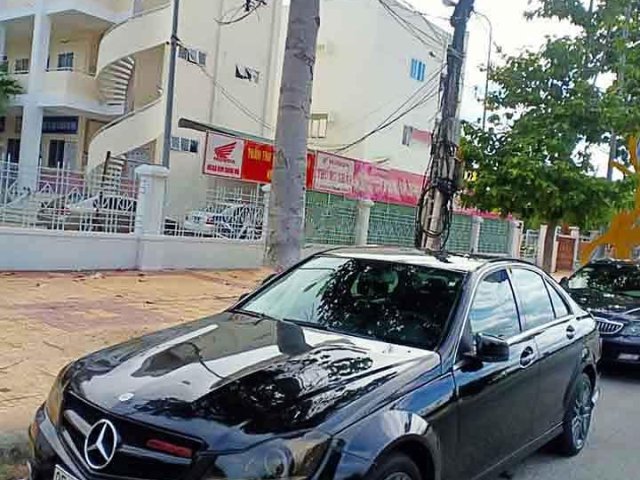 Cần bán gấp Mercedes C230 Avantgarde 2009, màu đen