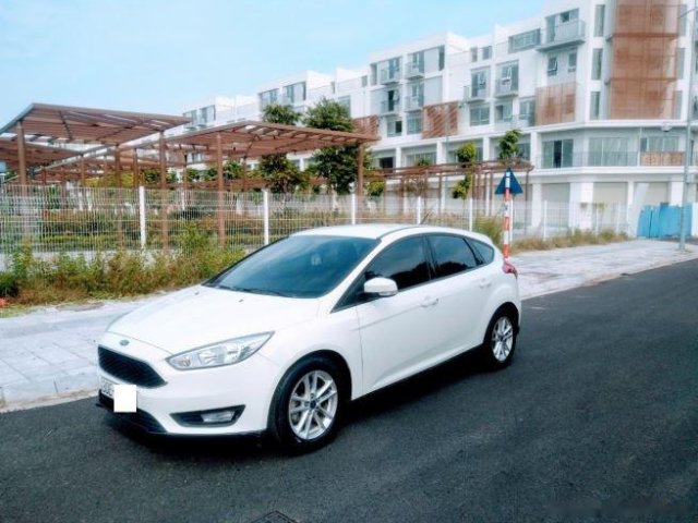 Bán xe Ford Focus 2017, màu trắng số tự động0