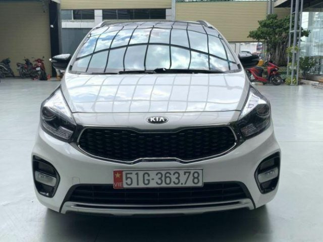 Bán Kia Rondo 2.0 GAT Deluxe 2017, màu trắng, BS TP. HCM