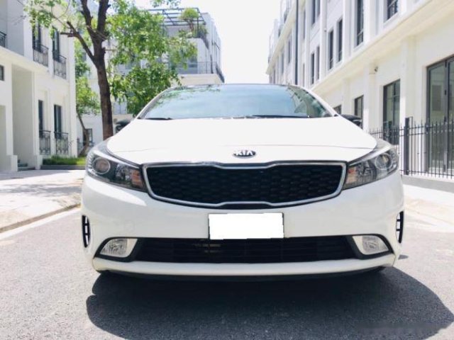 Cần bán xe Kia Cerato năm 2018, màu trắng còn mới