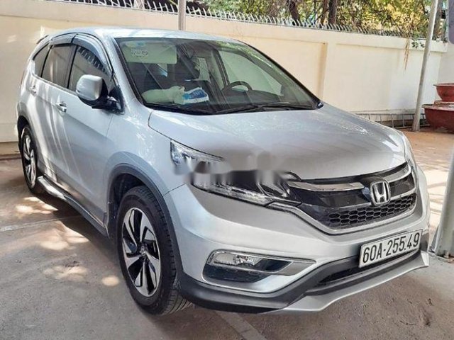 Cần bán gấp Honda CR V 2015, màu bạc ít sử dụng0