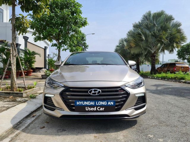 Cần bán lại xe Hyundai Elantra năm sản xuất 20180