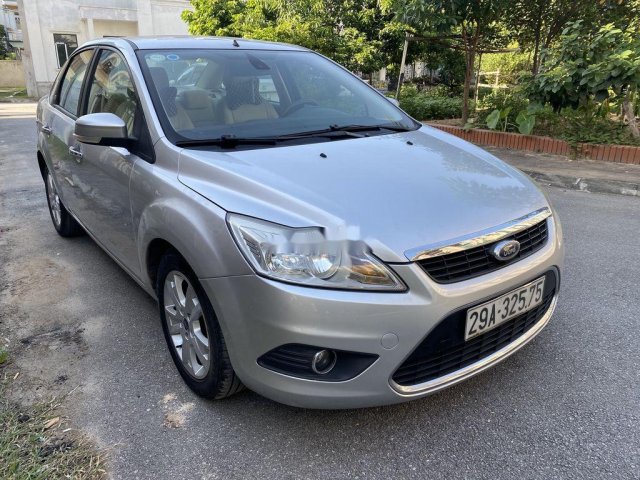 Bán Ford Focus đời 2011, màu bạc chính chủ0