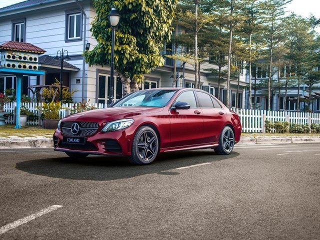 Bán xe hạng sang: Mercedes C300 AMG năm 2020, màu đỏ