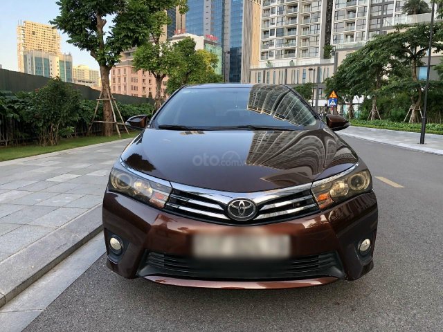 Cần bán xe Toyota Corolla Altis đời 2015, màu nâu0