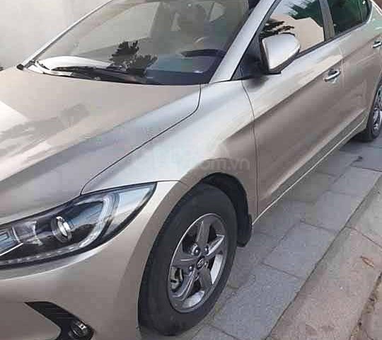 Cần bán xe Hyundai Elantra sản xuất 2019 xe gia đình