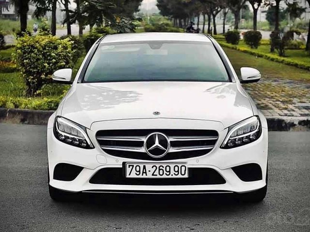 Bán Mercedes C class năm 2019, màu trắng còn mới0