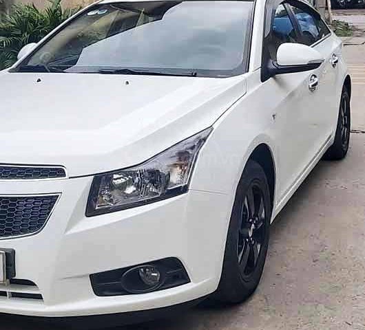 Cần bán Chevrolet Cruze năm 2014, màu trắng còn mới