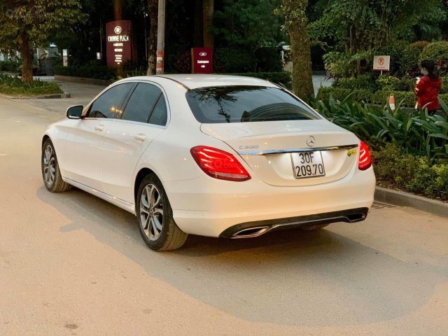 Bán xe Mercedes C200 đời 2017, màu trắng