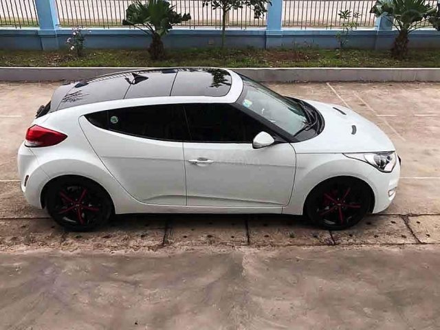 Cần bán xe Hyundai Veloster sản xuất 2011, màu trắng, xe nhập còn mới, 415 triệu0