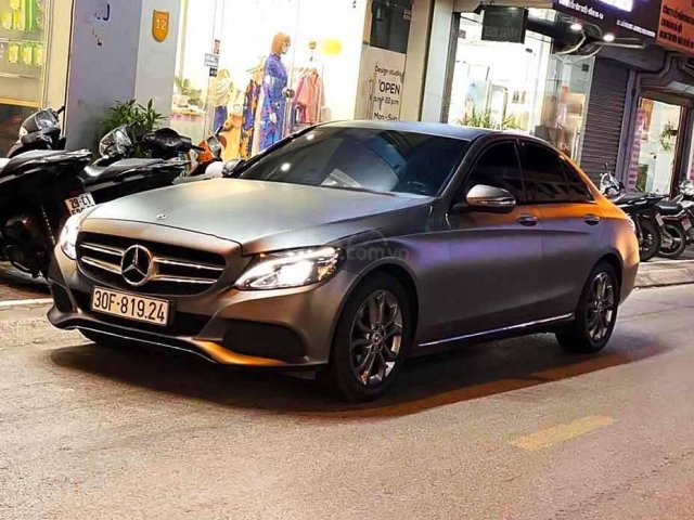 Bán Mercedes C class năm sản xuất 2018, màu đen còn mới