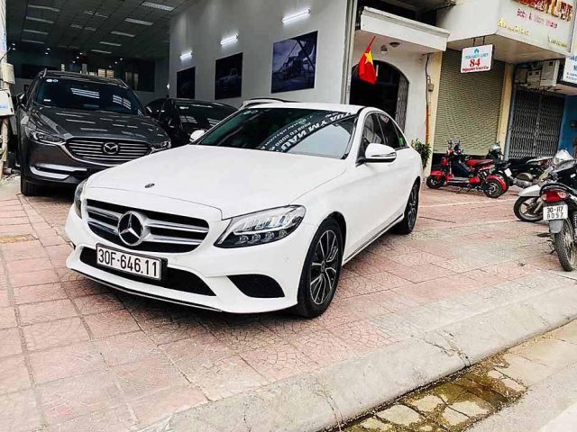 Bán Mercedes C class sản xuất năm 2018, màu trắng còn mới0