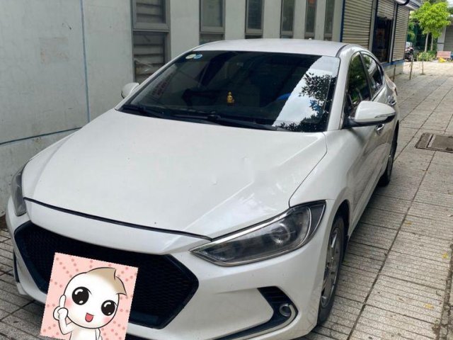 Bán xe Hyundai Elantra đời 2016, màu trắng còn mới