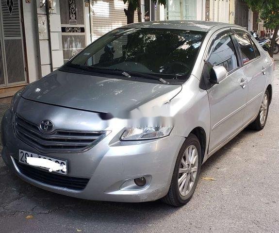 Cần bán xe Toyota Vios đời 2011, màu bạc số sàn, giá tốt0