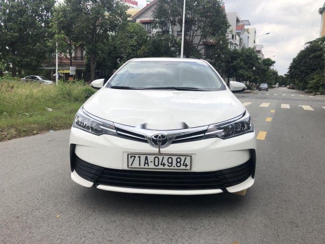 Cần bán gấp Toyota Corolla Altis đời 2018, màu trắng, giá 548tr0