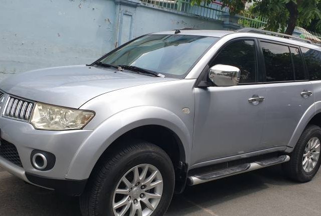 Bán xe Mitsubishi Pajero Sport sản xuất 2011, màu bạc, xe còn mới