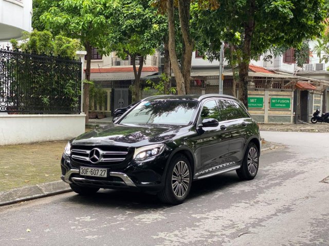 Bán xe Mercedes GLC250 sản xuất 2018, màu đen, nội thất cafe, siêu lướt0