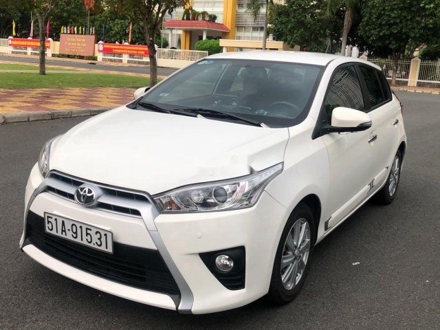 Cần bán xe Toyota Yaris sản xuất năm 2014, màu trắng, nhập khẩu
