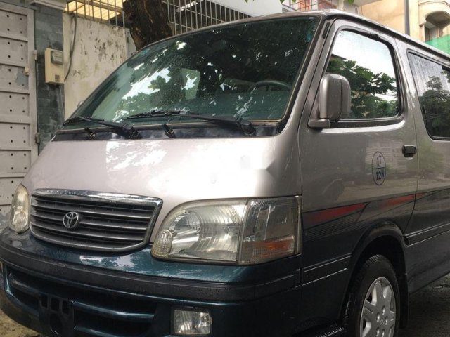 Cần bán Toyota Hiace sản xuất năm 2004, xe nhập, xe còn mới, một đời chủ