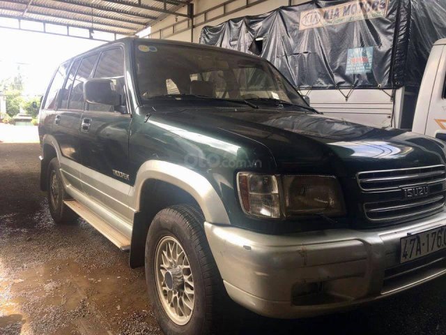 Cần bán lại chiếc Isuzu Trooper  đời 2002, số sàn, xe còn mới0