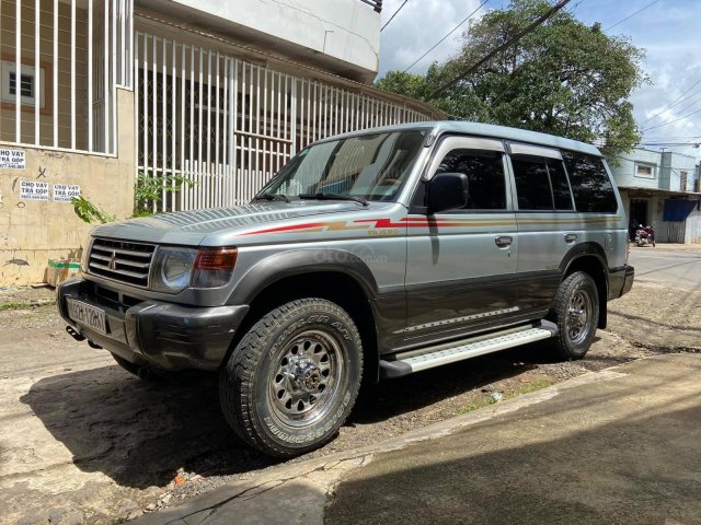 Cần bán lại chiếc Mitsubishi Pajero i4 2.4 đời 2000, giá thấp, xe hoạt động tốt0