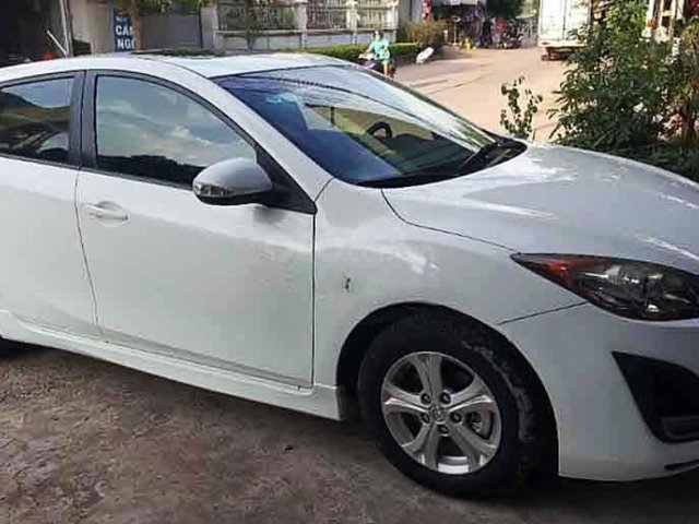 Cần bán xe Mazda 3 2010, màu trắng, xe nhập, giá chỉ 350 triệu0