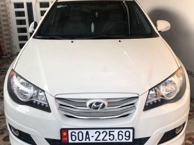 Cần bán gấp Hyundai Avante sản xuất 2015, màu trắng, xe nhập 0