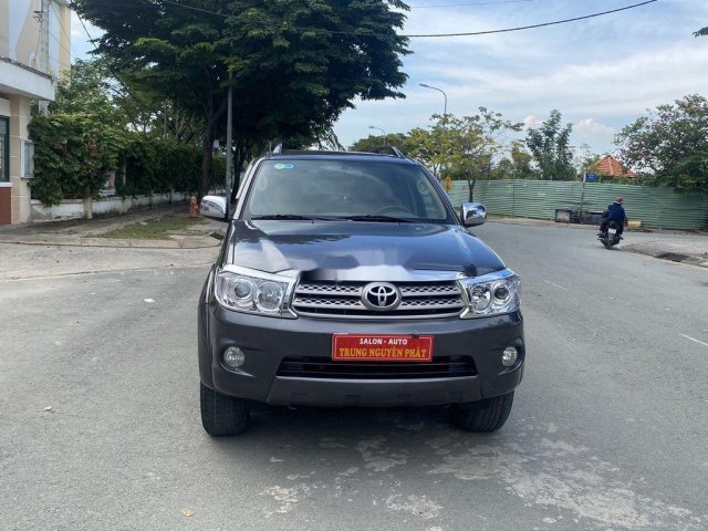 Cần bán xe Toyota Fortuner 2010, màu xám còn mới