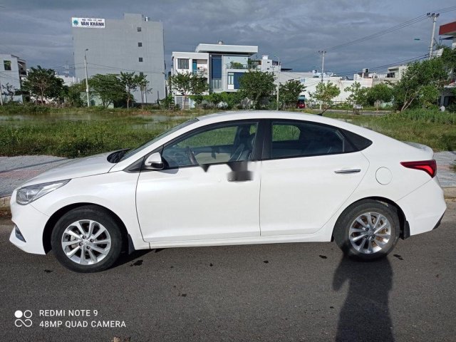 Cần bán Hyundai Accent năm 2018, màu trắng số sàn, giá 395tr