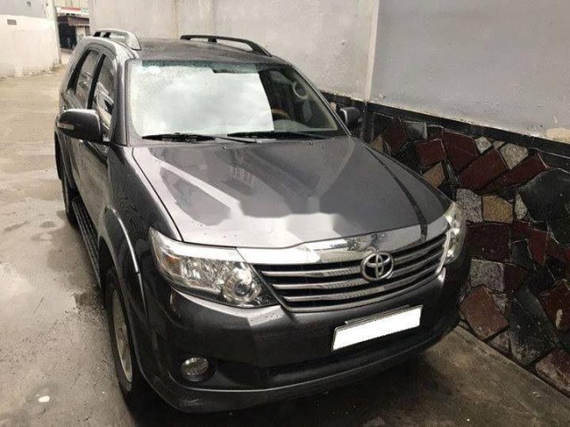 Cần bán Toyota Fortuner đời 2013, màu xám  