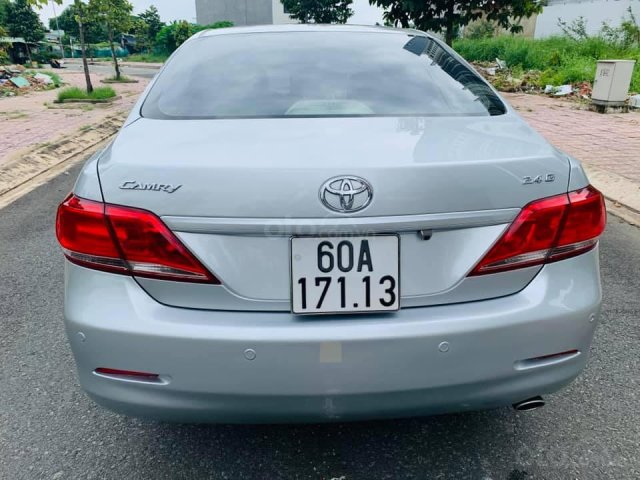 Cần bán xe Camry SX 2011 màu bạc, giá 545tr0