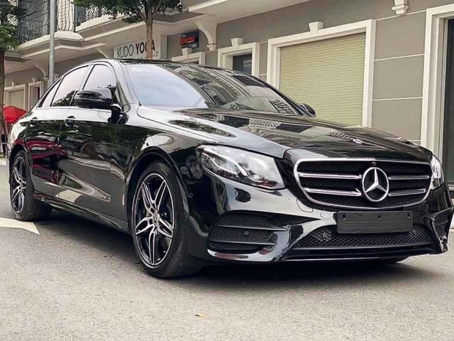 Bán Mercedes E300 AMG sản xuất 2020, màu đen0