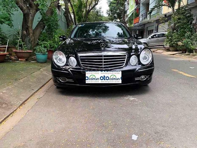 Cần bán gấp Mercedes E200 sản xuất năm 2008, màu đen